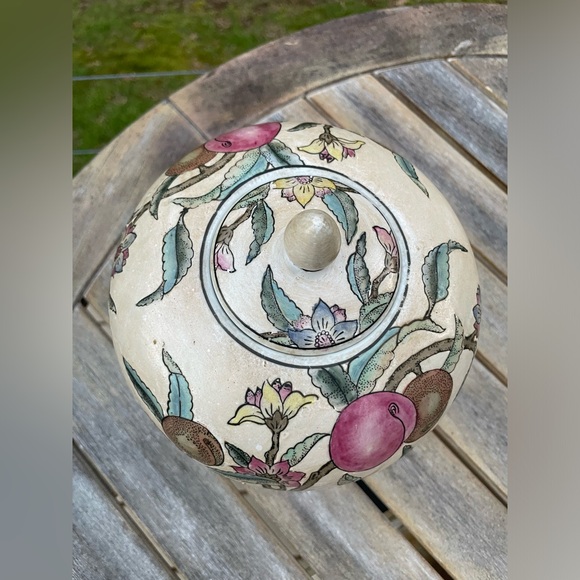 Vintage Chinese Ceramic Ginger Jar Vase Urn Hand Painted Floral Design with Lid - Picture 3 of 7